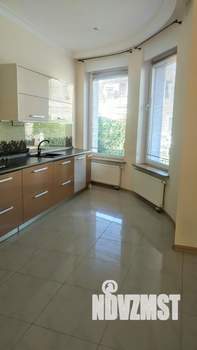 Дом 300м², 3-этажный, на длительный срок,