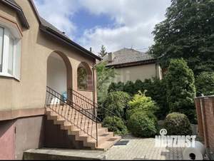 Дом 250м², 3-этажный, участок 8 сот.