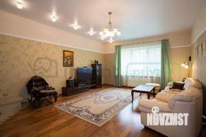 Таунхаус 460м², 3-этажный, участок 5 сот.