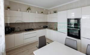 Дом 216м², 3-этажный, участок 4 сот.