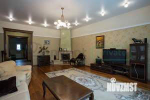 Таунхаус 460м², 3-этажный, участок 5 сот.