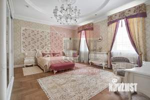 Дом 1001м², 4-этажный, участок 15 сот.