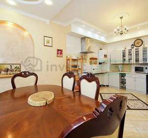 Дом 262м², 3-этажный, участок 8 сот.