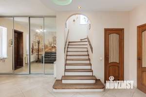 Дом 227м², 3-этажный, участок 6 сот.