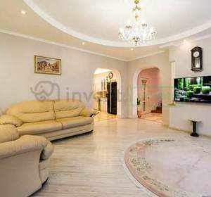 Дом 262м², 3-этажный, участок 8 сот.