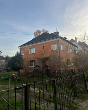 Дом 258м², 3-этажный, участок 11 сот.