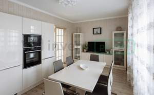 Дом 216м², 3-этажный, участок 4 сот.