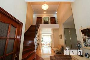 Дом 400м², 3-этажный, участок 10 сот.