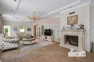 Дом 1001м², 4-этажный, участок 15 сот.