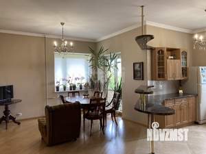 Дом 553м², 3-этажный, участок 9 сот.