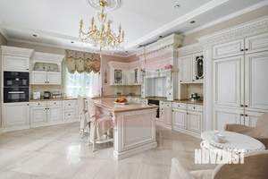 Дом 1001м², 4-этажный, участок 15 сот.