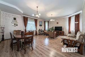 Дом 256м², 3-этажный, участок 5 сот.