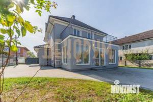 Дом 230м², 3-этажный, участок 6 сот.