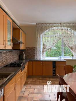 Дом 447м², 3-этажный, участок 10 сот.