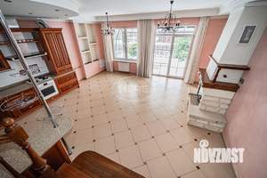 Таунхаус 212м², 3-этажный, участок 2 сот.