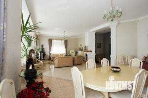 Дом 400м², 3-этажный, участок 10 сот.