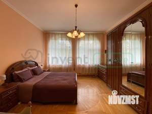 Дом 447м², 3-этажный, участок 10 сот.