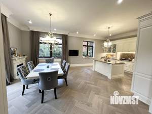 Дом 400м², 3-этажный, участок 4 сот.