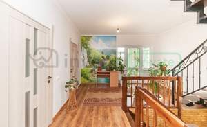 Дом 280м², 3-этажный, участок 8 сот.