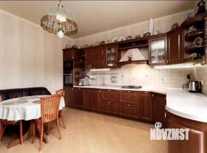 Дом 250м², 3-этажный, участок 8 сот.