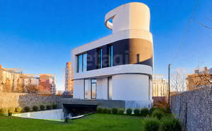 Дом 608м², 3-этажный, участок 12 сот.