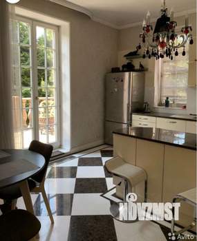 Дом 520м², 3-этажный, участок 6 сот.