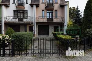 Дом 216м², 3-этажный, участок 4 сот.