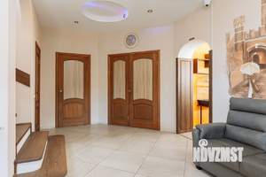 Дом 227м², 3-этажный, участок 6 сот.