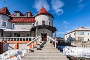 Коттедж 400м&sup2;, 3-этажный, на длительный срок, 