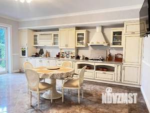 Дом 218м&sup2;, 3-этажный, посуточно, 