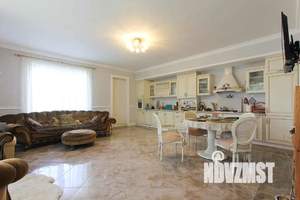 Дом 218м&sup2;, 3-этажный, посуточно, 