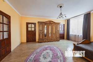 Коттедж 400м&sup2;, 3-этажный, на длительный срок, 