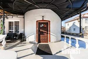 Коттедж 400м&sup2;, 3-этажный, на длительный срок, 