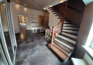 Дом 260м&sup2;, 2-этажный, на длительный срок, 