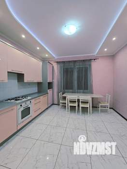 Таунхаус 200м&sup2;, 3-этажный, на длительный срок, 