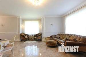 Дом 218м&sup2;, 3-этажный, посуточно, 