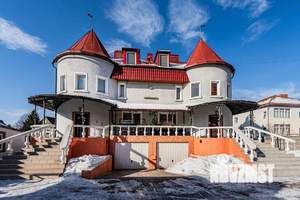 Коттедж 400м&sup2;, 3-этажный, на длительный срок, 