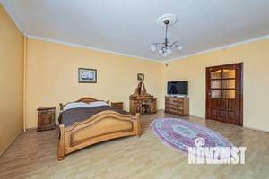 Коттедж 400м&sup2;, 3-этажный, на длительный срок, 