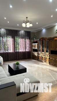 Дом 150м&sup2;, 4-этажный, посуточно, 