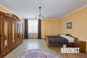 Коттедж 400м&sup2;, 3-этажный, на длительный срок, 