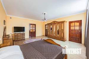 Коттедж 400м&sup2;, 3-этажный, на длительный срок, 