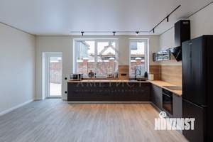 Таунхаус 196м&sup2;, 2-этажный, на длительный срок, 