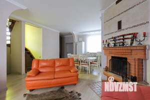 Таунхаус 220м², 2-этажный, участок 6 сот.  