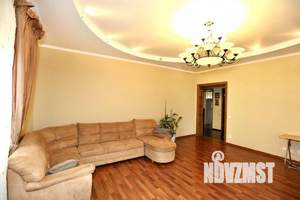 Дом 360м², 3-этажный, участок 6 сот.  