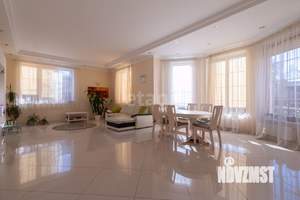 Дом 315м², 3-этажный, участок 10 сот.  