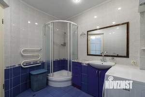 Дом 306м&sup2;, 3-этажный, участок 7 сот.  