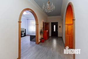 Дом 348м², 3-этажный, участок 6 сот.  