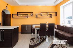 Дом 227м&sup2;, 3-этажный, участок 6 сот.  