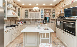 Дом 287м&sup2;, 2-этажный, участок 4 сот.  