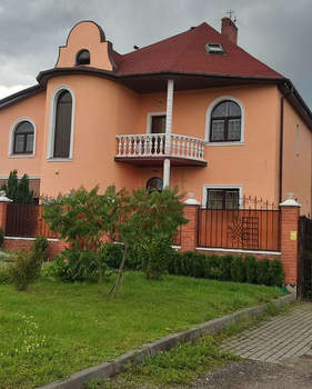 Дом 400м², 3-этажный, участок 10 сот.  